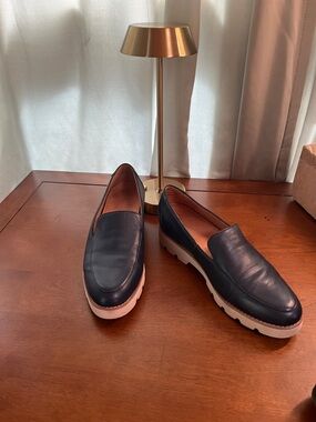 Vionic Kensley Navy leather slip-on with tan lugg sole 8.5
